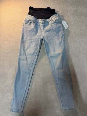 Time and Tru Maternity Skinny Jean Light Wash Size S (4-6)